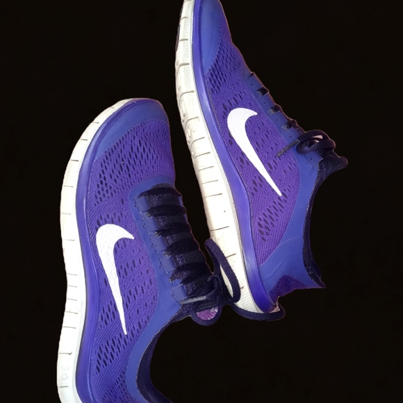 Nike Shoes - GUC Nikes size 9